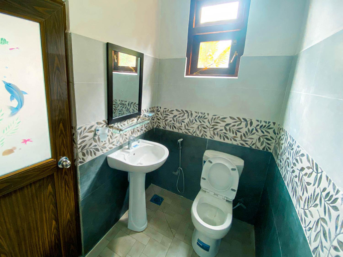Bathroom 5, Nimala Holiday Homes, Mihinthale