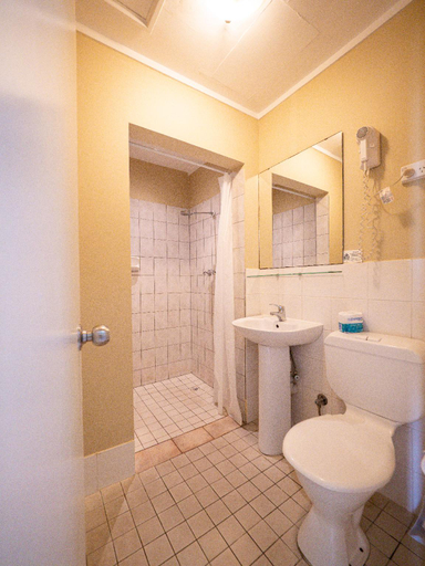 Bathroom 3, Ocean View Motel, Stirling