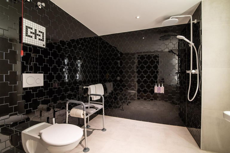 Bathroom 4, TRIBE Dusseldorf, Düsseldorf