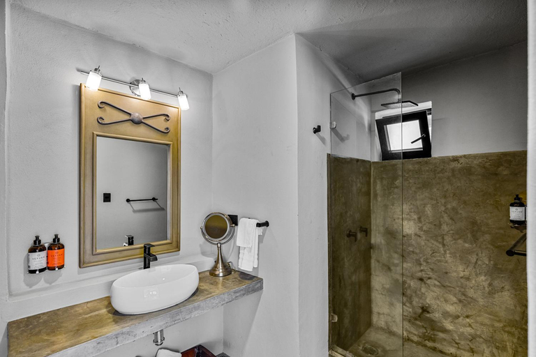 Bathroom 2, Hotel Bonito, Allende