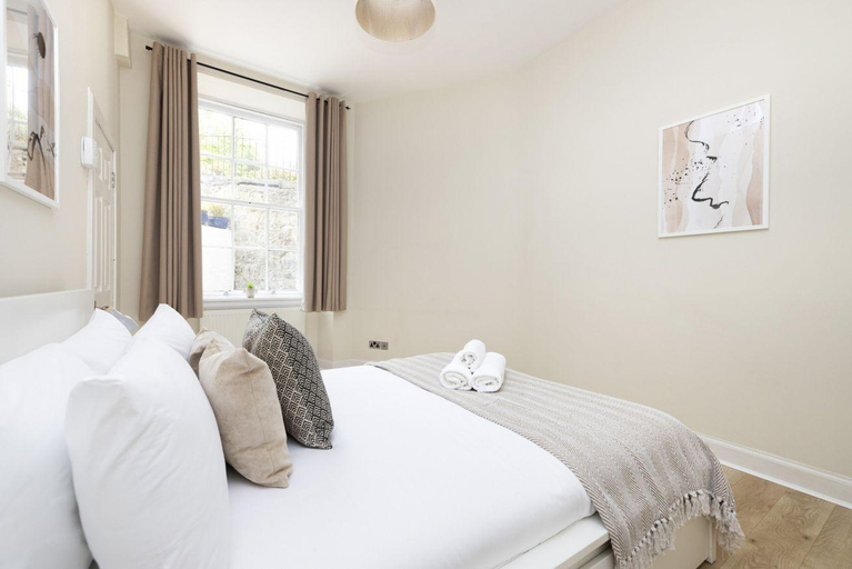 Others 3, Chic Apartment near Stockbridge Market, Edinburgh
