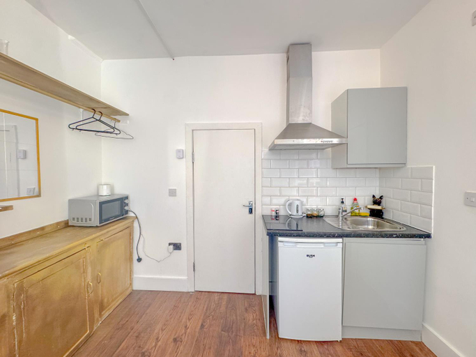 Others 3, Dean Street Apartments, London