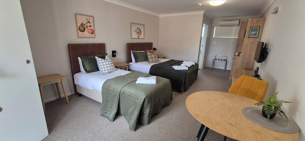 Room 2, Molong Motor Inn, Cabonne