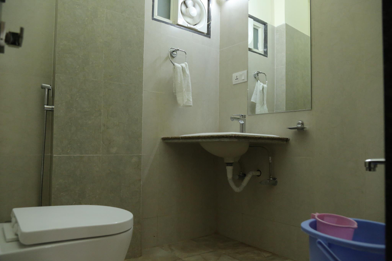 Bathroom, Lokpriya Inn Hotel and Restaurant, Rajsamand