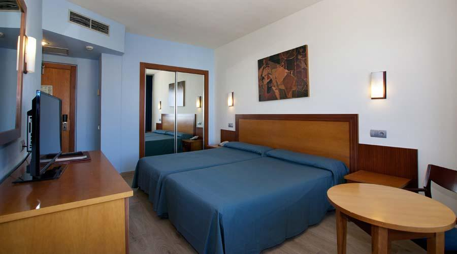 Bedroom 3, Medplaya Hotel Pez Espada, Málaga