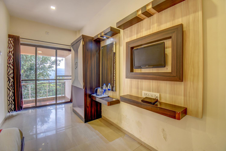 Bathroom 4, Jk, Satara