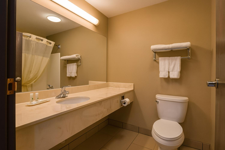 Bathroom 4, USA Stay, Fall River