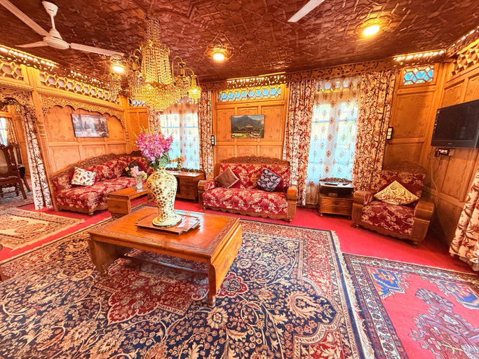 Others, Royal dandoo Houseboat, Srinagar