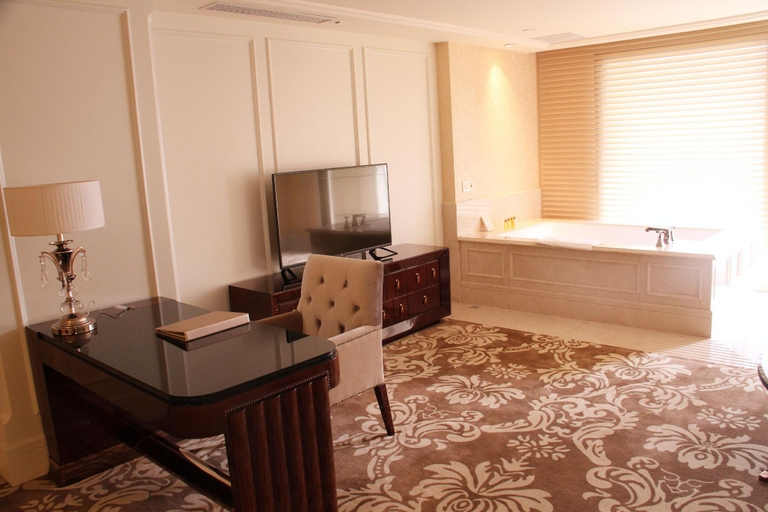 Bedroom 3, Lake Piedmont International Hotel, Guangzhou