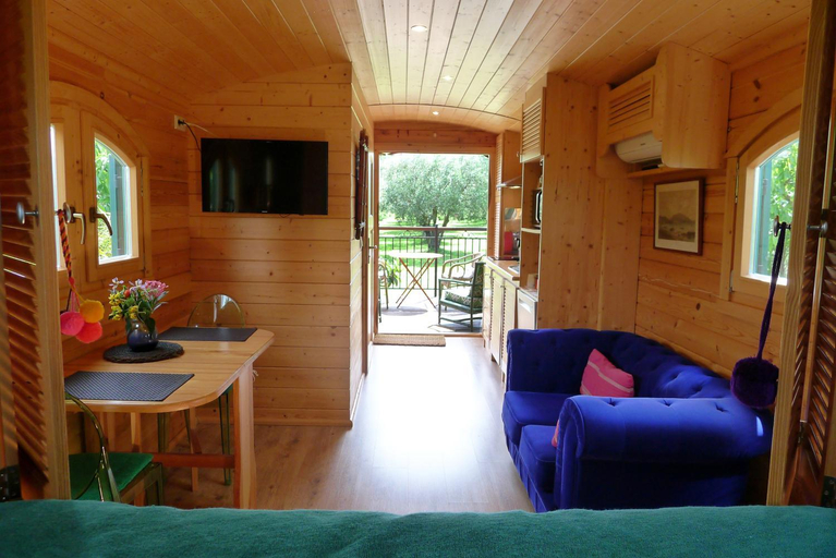 Others 3, Les Piegonnaises - Deux luxueuses roulottes et la cabane en Drome Provencale, Drôme