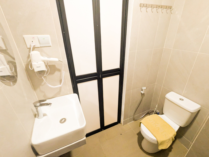 Bathroom 5, Lovina 1803 at Permata Residence, Batam