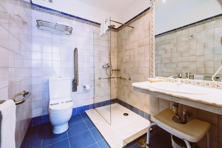 Bathroom 4, Hotel Dona Manuela, Sevilla