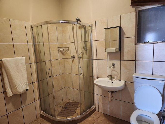 Bathroom 3, Postmasburg Inn, Siyanda