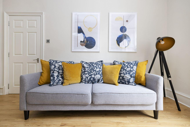 Others 4, Chic Apartment near Stockbridge Market, Edinburgh
