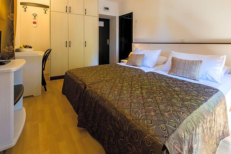 Bedroom 2, ホテル カシュテル, Crikvenica