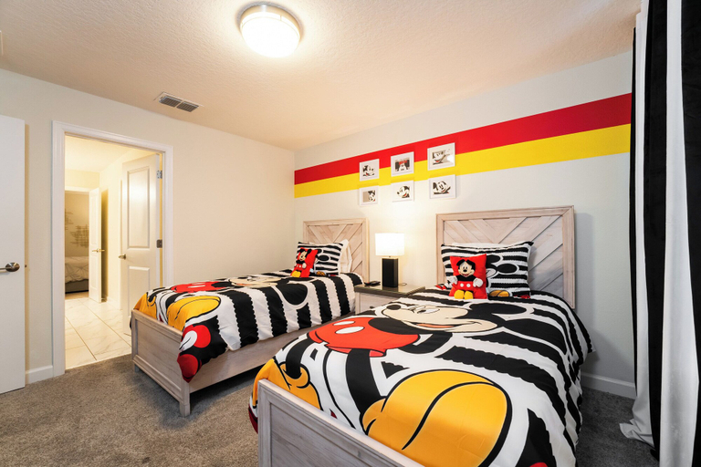 Room 5, Your Dream Vacation 9BR Villa, Osceola