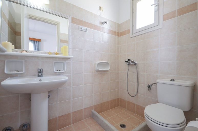 Bathroom 5, Hotel Three Lakes, South Aegean
