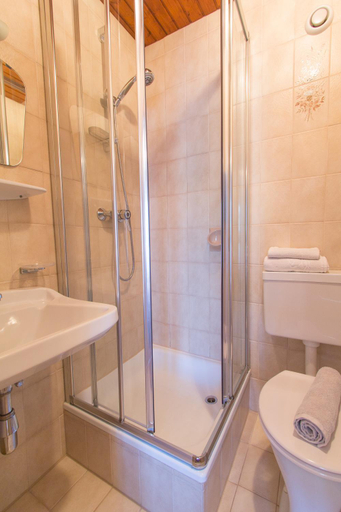 Bathroom 2, Gastehaus Wulz-Lesjak, Villach