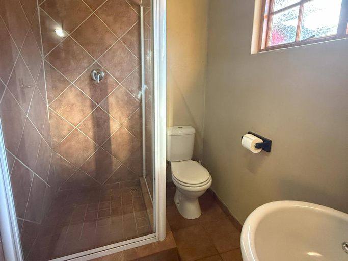 Bathroom 5, WhyNot Restaurant & Guest Lodge, Dr Ruth Segomotsi Mompati