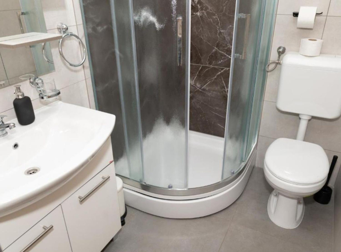 Bathroom 3, Villa Roski, Drniš
