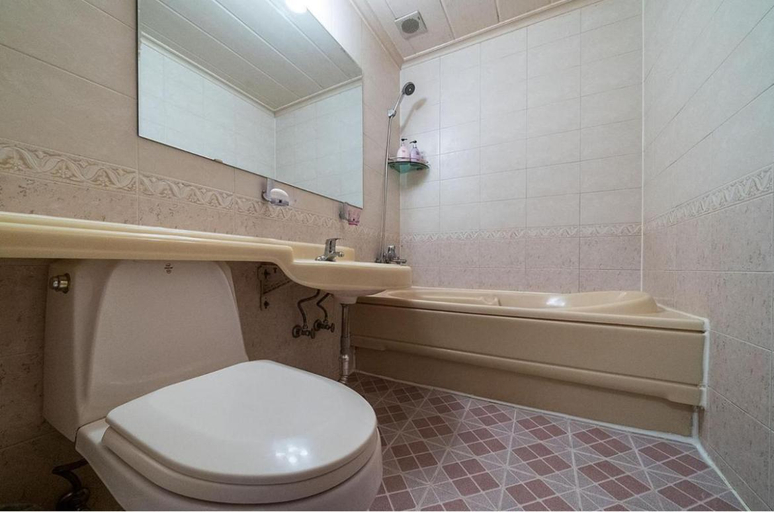 Bathroom 5, Taebaek Tourist Hotel (Sorano), Taebaek