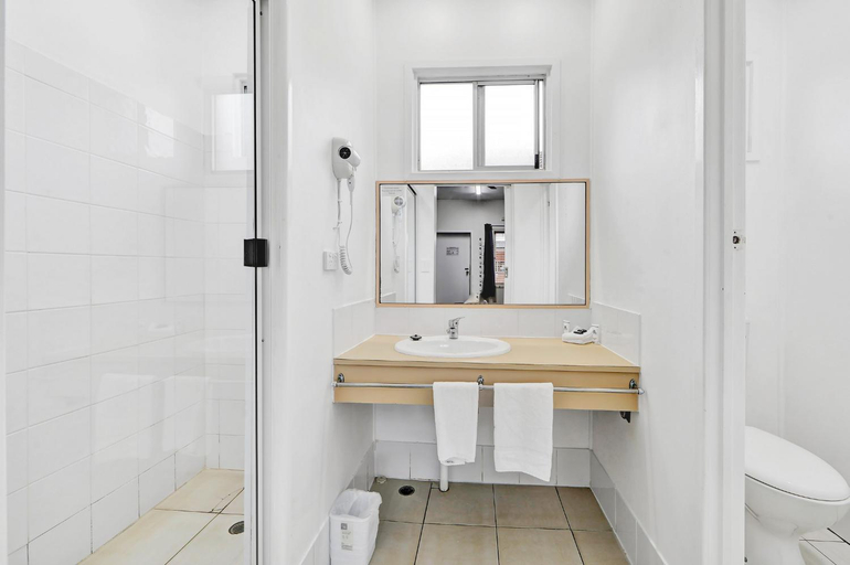Bathroom, Riviera Motel, Bundaberg