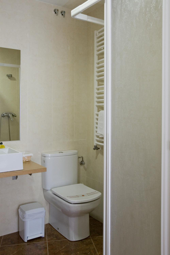 Bathroom 3, Amolls Restaurant i Habitacions, Girona