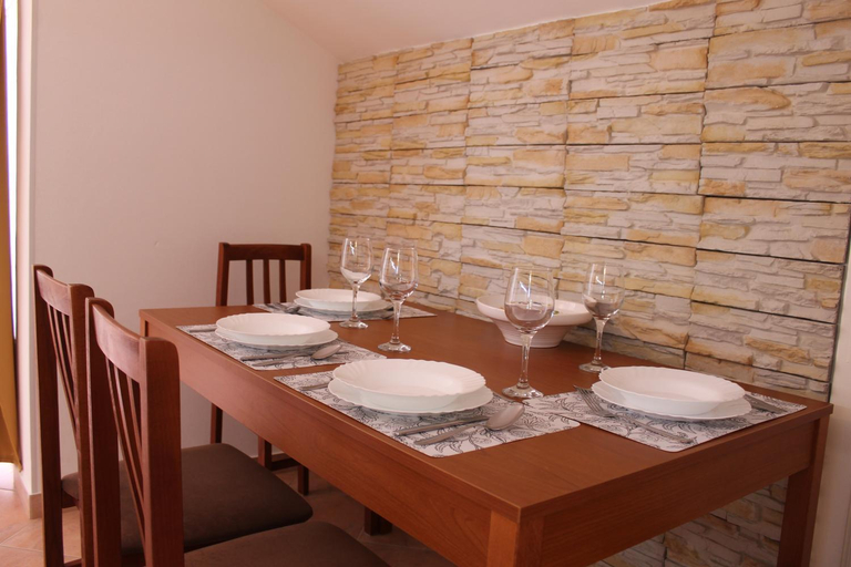 Others 5, Apartmani Mladenka, Malinska-Dubašnica
