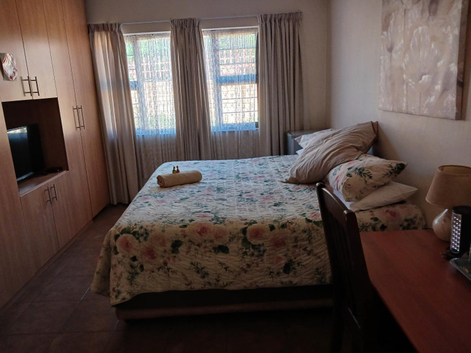 Bedroom 2, White Rose Guest House, Sedibeng