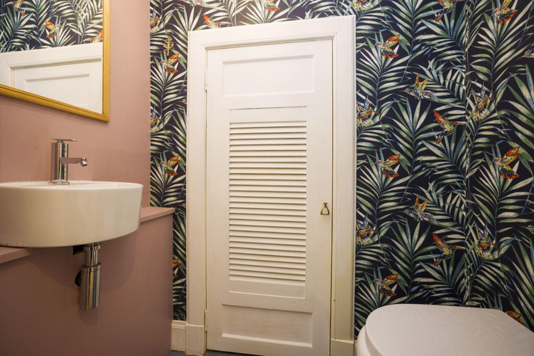 Bathroom 3, Splendid Apartment near Haymarket, Edinburgh