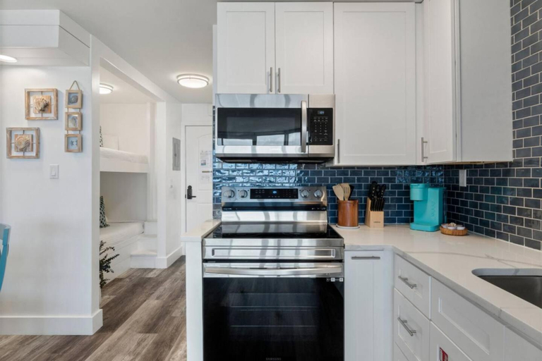 Others 5, Top of the Gulf 410 Beach Front Condo - Renovated, Bay
