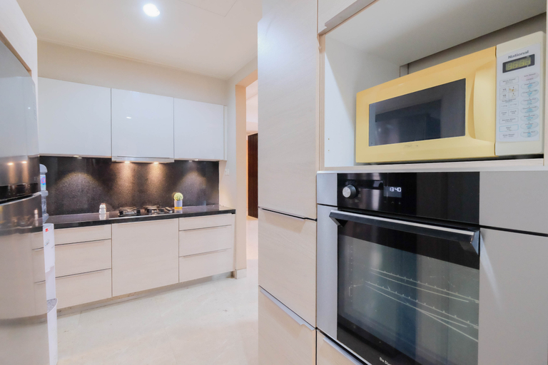 Others 4, Elegant Earth Tone 3BR at Ciputra World 1 Apartment By Travelio, Jakarta Selatan