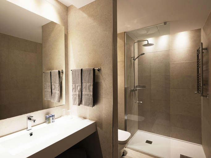 Bathroom 3, HG City Suites Barcelona, Barcelona