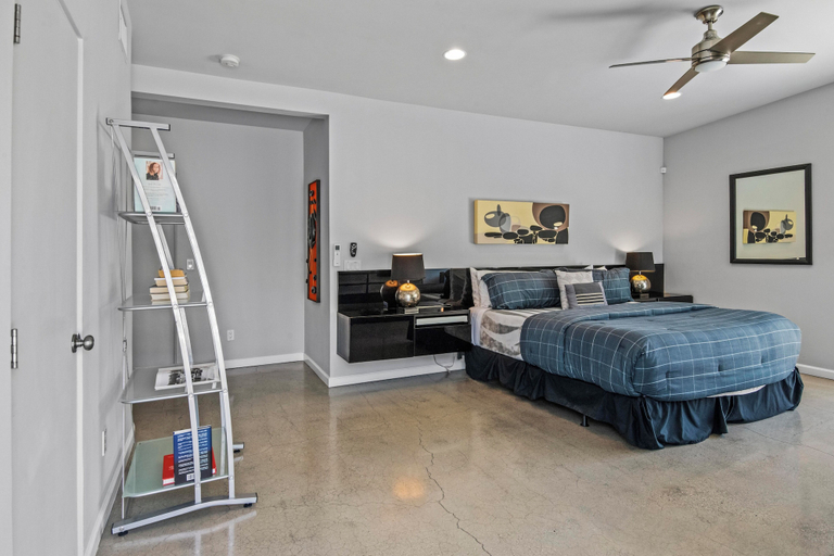 Room 4, Desert Chill, Riverside
