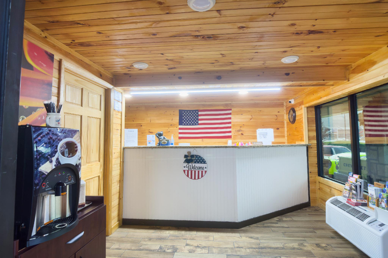 Others 5, Tennessee Mountain Lodge Riverside by OYO, Sevier