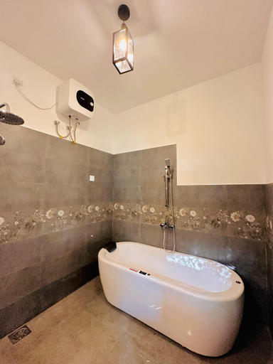 Bathroom 3, The Colonial Villa, Habaraduwa