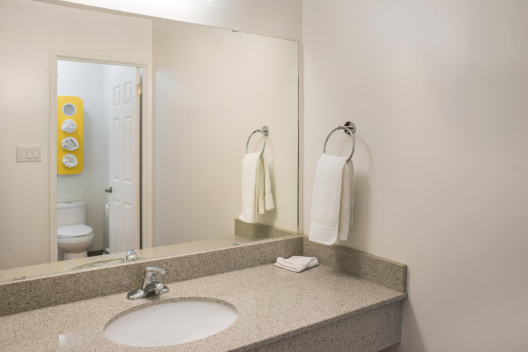 Bathroom 3, Motel 6 Fort St. John, BC, Peace River