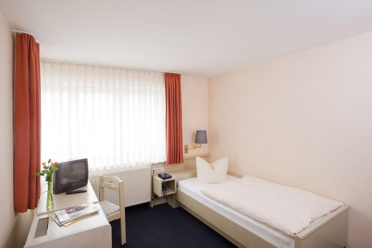 Bedroom 3, Hotel Blume-Post, Zollernalbkreis