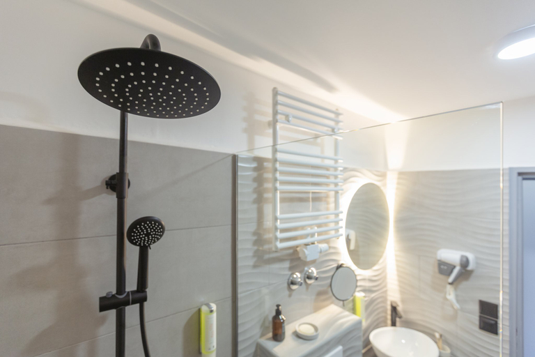 Bathroom 4, Garner Hotel BERLIN - KU'DAMM by IHG, Berlin