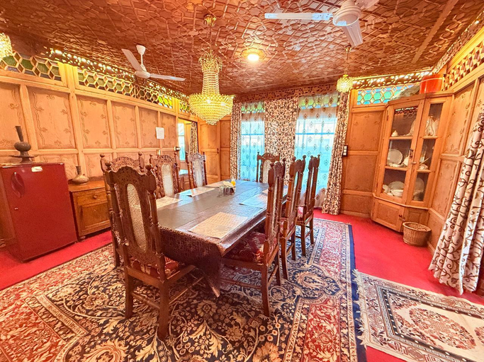 Food & Drinks 5, Royal dandoo Houseboat, Srinagar