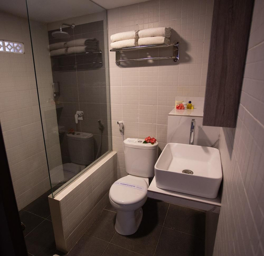 Bathroom 3, Royal Hotel and Outbound Trawas, Mojokerto