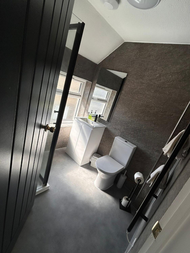 Bathroom 5, The Fox Inn, South Gloucestershire