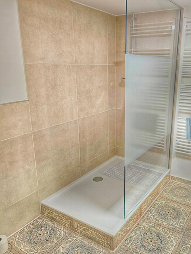Bathroom, 2 Zimmer Apartment am Zoo mit Garten, Wuppertal