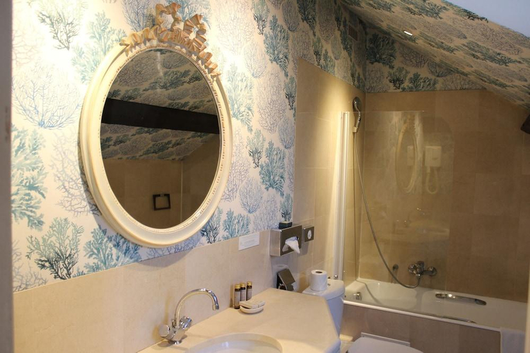 Bathroom 3, Hotel de la Bretonnerie, Paris