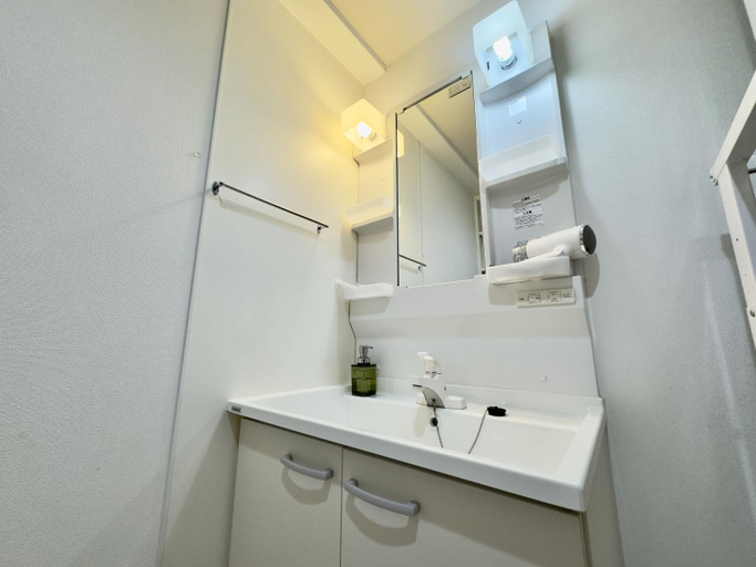 Bathroom 4, Luana Lea Karate Kaikan Mae, Naha