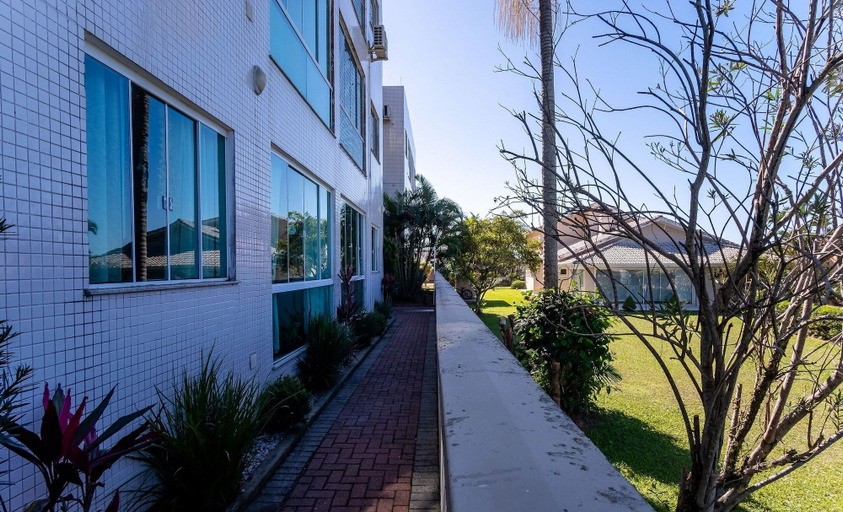 Property grounds 2, 2 Bedroom Apart w/ Air 270m From the Beach Gps0102, Imbituba