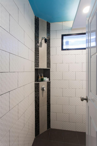 Bathroom 4, City Hotel, Mueang Krabi