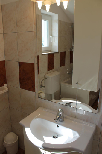 Bathroom 2, Apartmani Mladenka, Malinska-Dubašnica