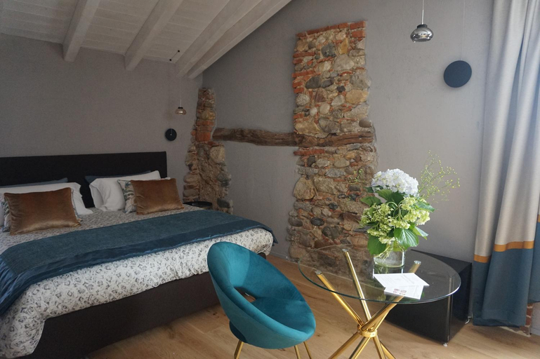 Bedroom 3, Decanter House, Novara