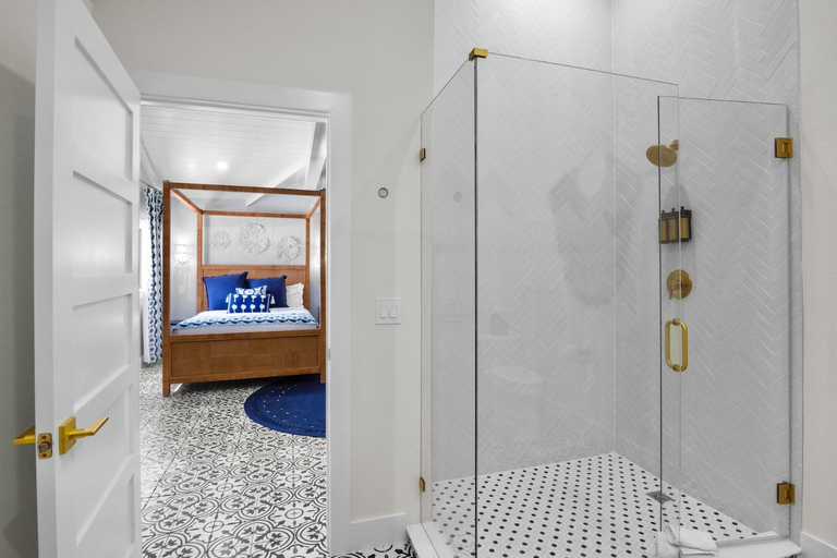 Bathroom 4, Seabreeze at Anna Maria Island Inn, Manatee